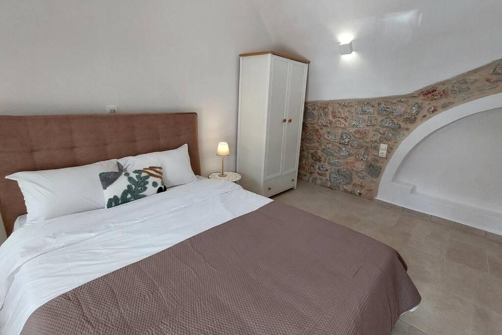 200 Year Old 'Kamara Suite' With Private Garden Pírgos Dhiroú Extérieur photo