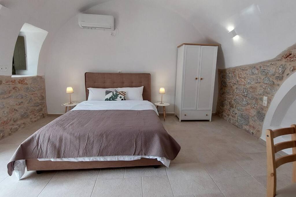 200 Year Old 'Kamara Suite' With Private Garden Pírgos Dhiroú Extérieur photo