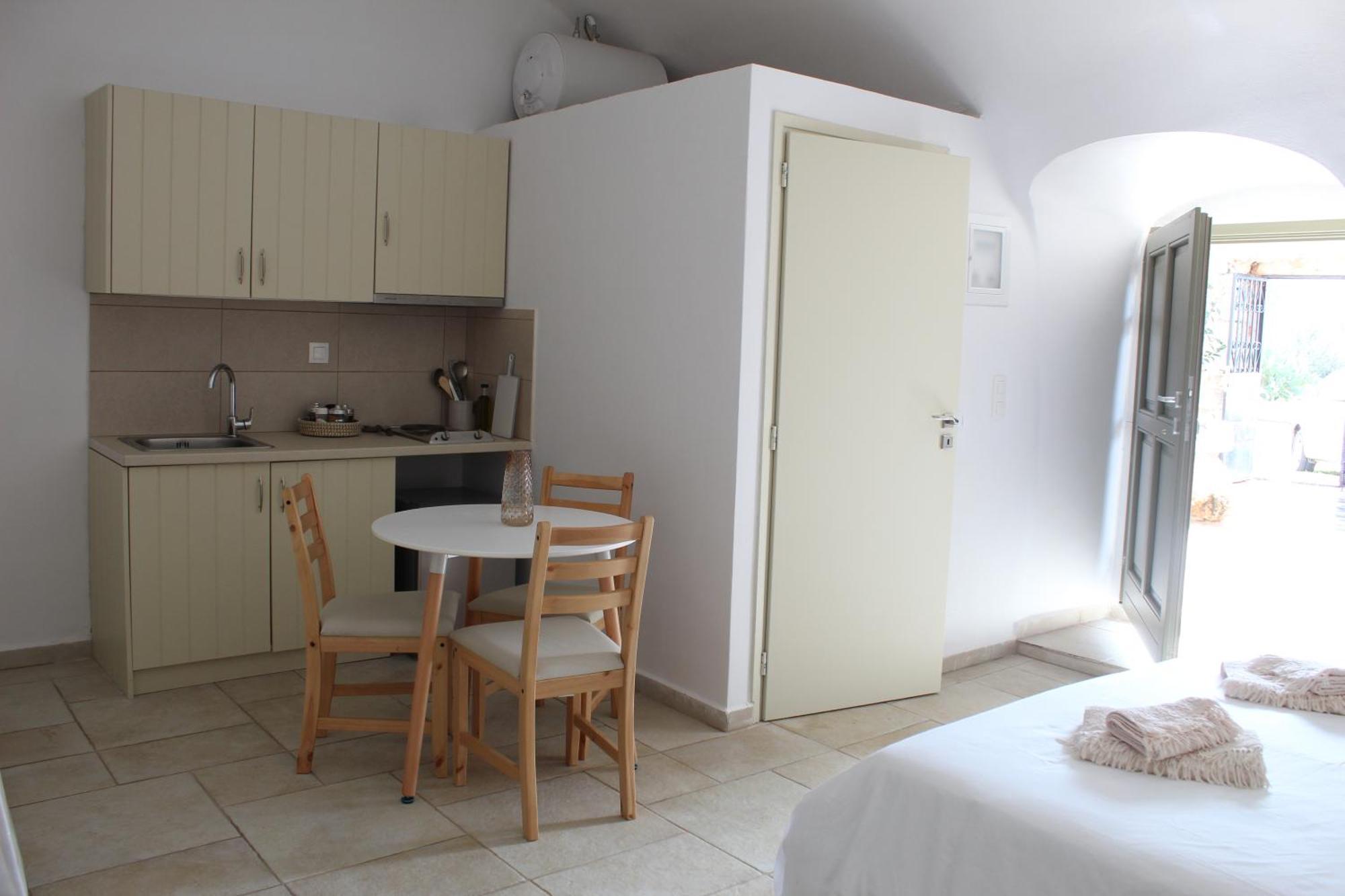 200 Year Old 'Kamara Suite' With Private Garden Pírgos Dhiroú Extérieur photo